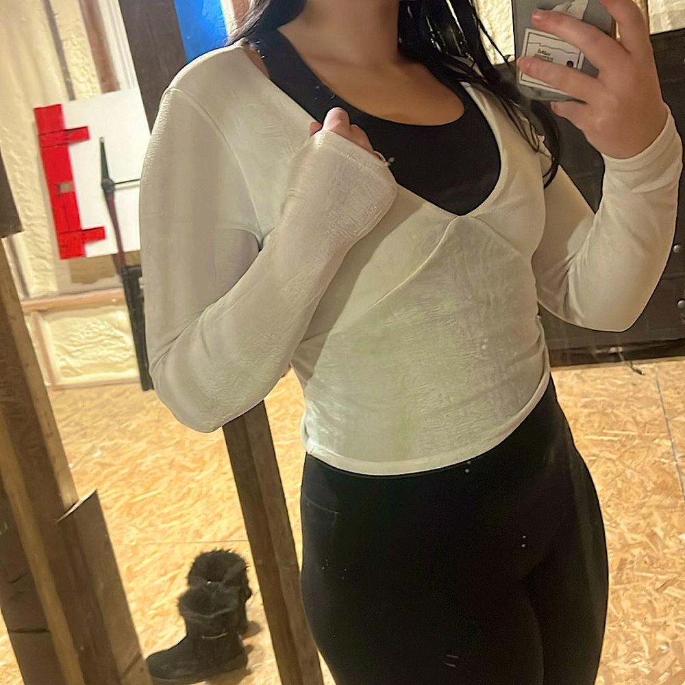 Slim v-neck White top